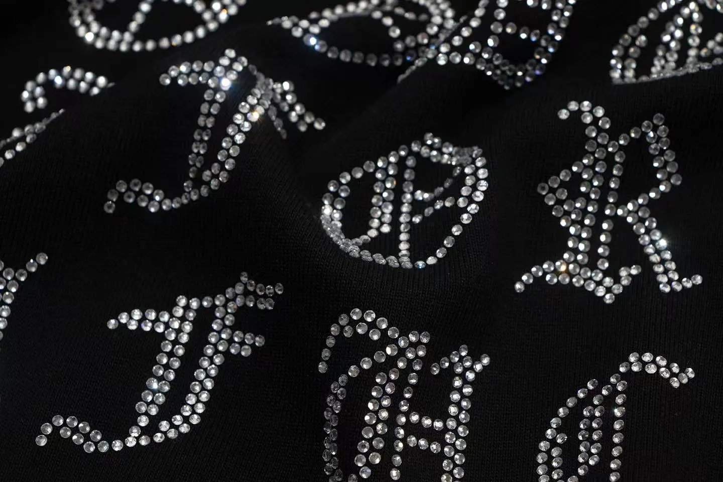 🅿️170 Style: 2025 new Croix heart hot diamond short-sleeved T-shirt Material: High version 300g double yarn combed cotton Size: S～XL Color: Black Style number: Z1001
